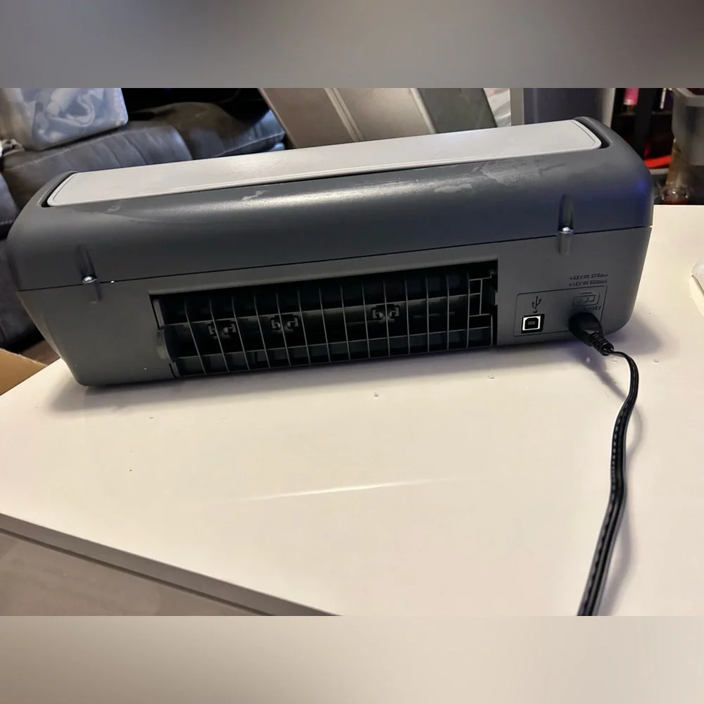 HP DESKJET D1530 - Barely Used still in the Box